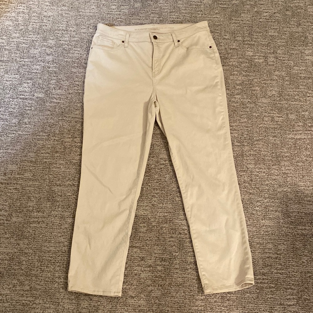 Chicos so slimming girlfriend, slim ankle cream colored jeans, size 2.5 R/14 R.